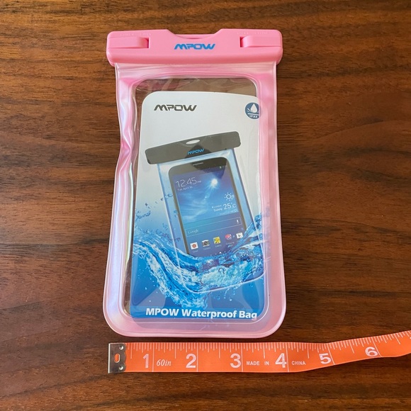 Waterproof pouch - Picture 2 of 4